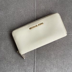 Michael Kors Wallet - white